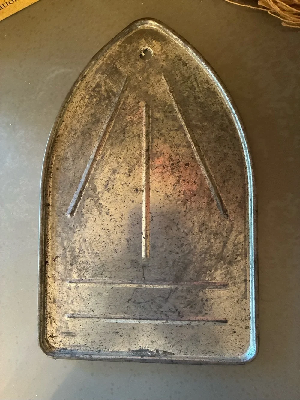 VINTAGE, Iron rest trivet. ALUMINUM.